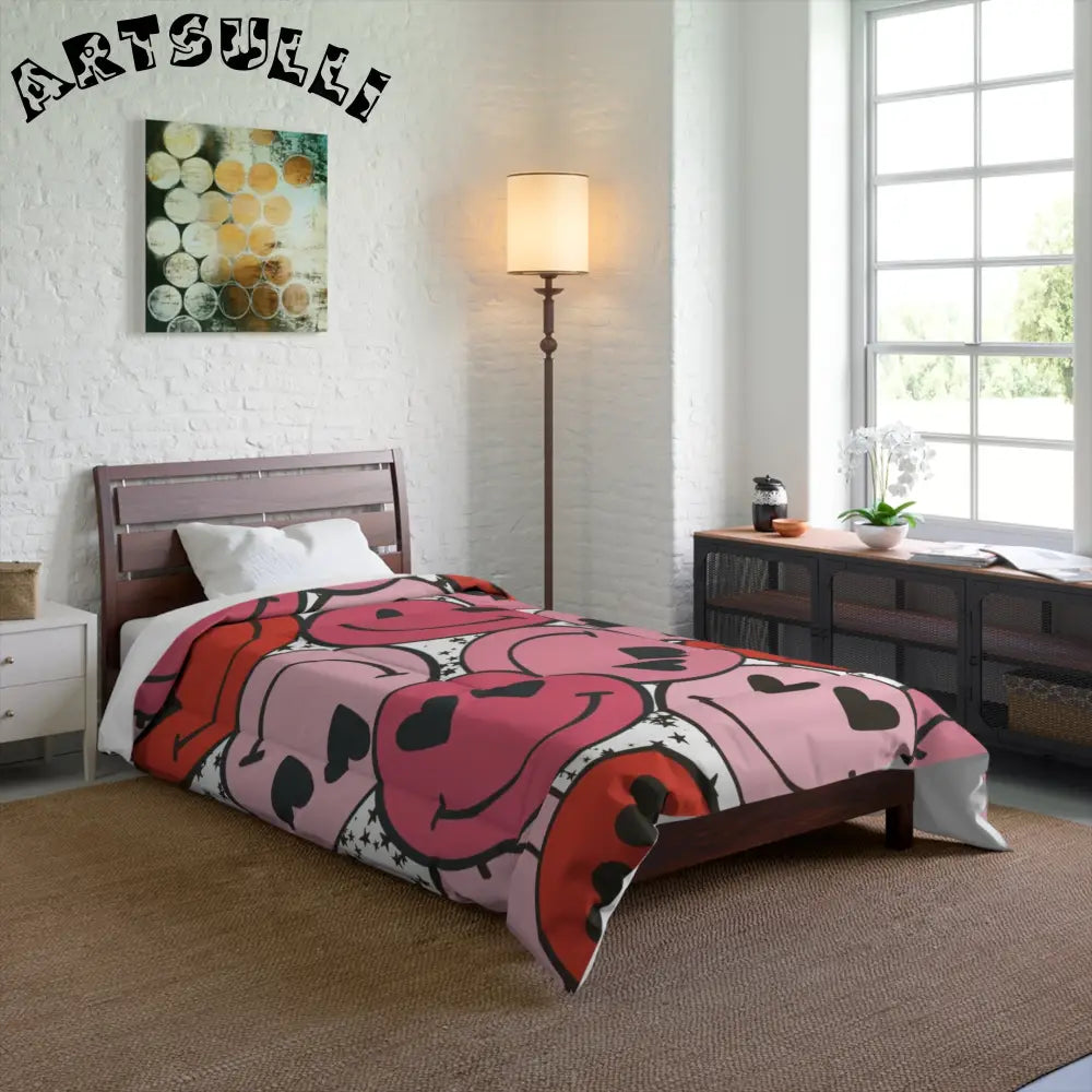 JAKKOUTTHEBXX Smiley Face x Heart Eyes Pink and Red Comforter