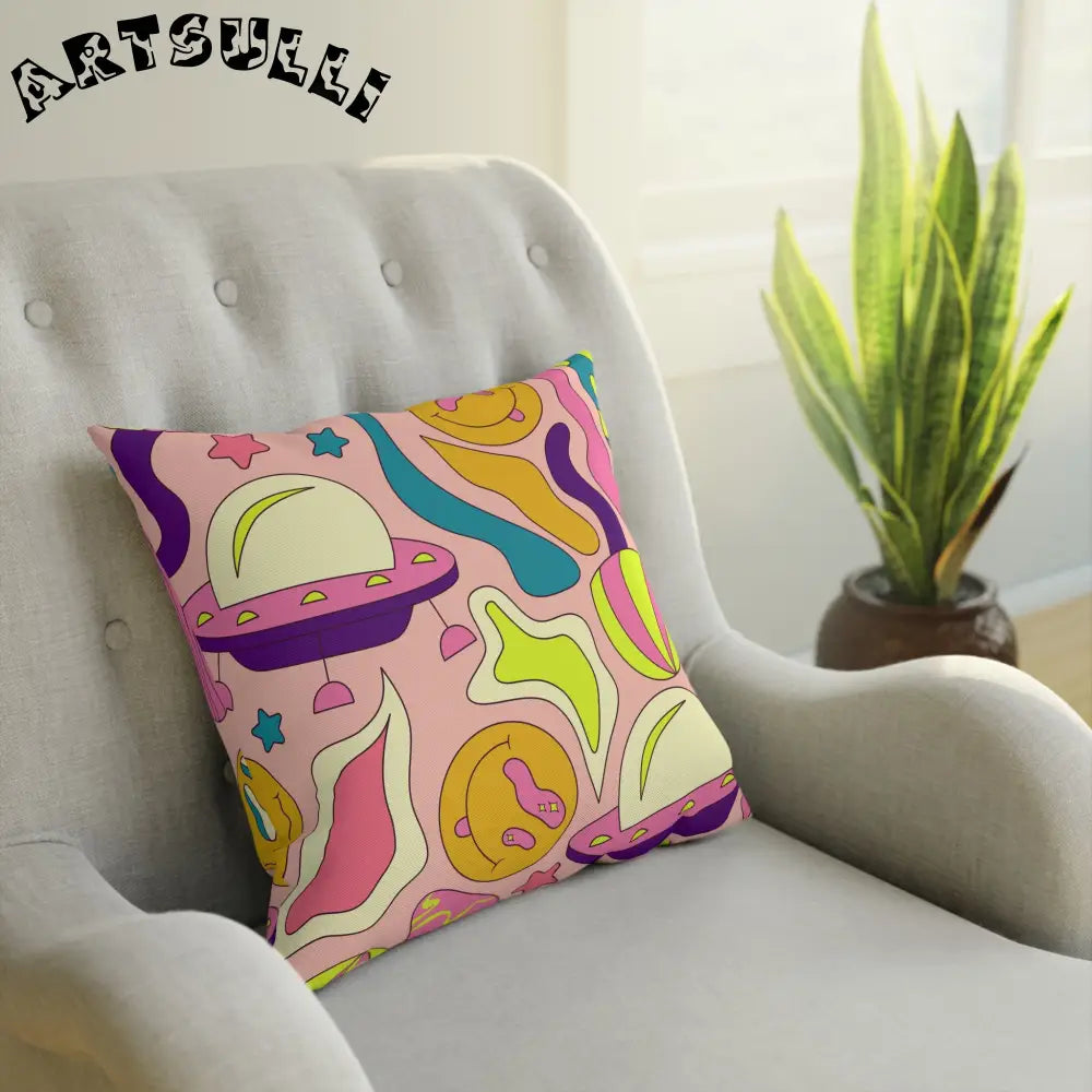 JAKKOUTTHEBXX Trippy Spaceships Pink Cushion JAKKOUTTHEBXX Artsulli