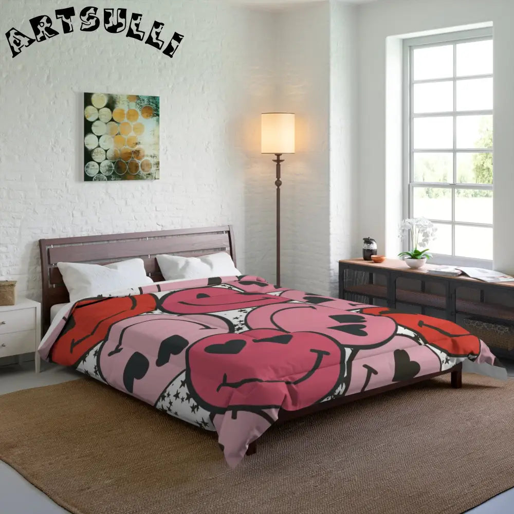 JAKKOUTTHEBXX Smiley Face x Heart Eyes Pink and Red Comforter