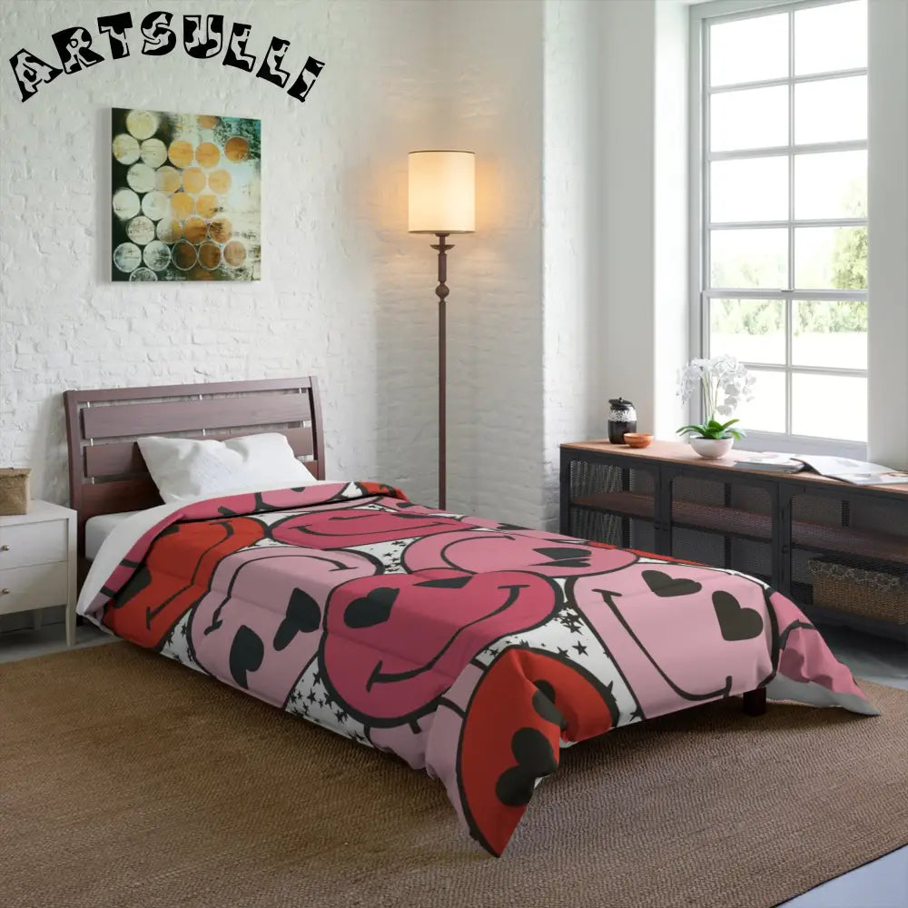 JAKKOUTTHEBXX Smiley Face x Heart Eyes Pink and Red Comforter