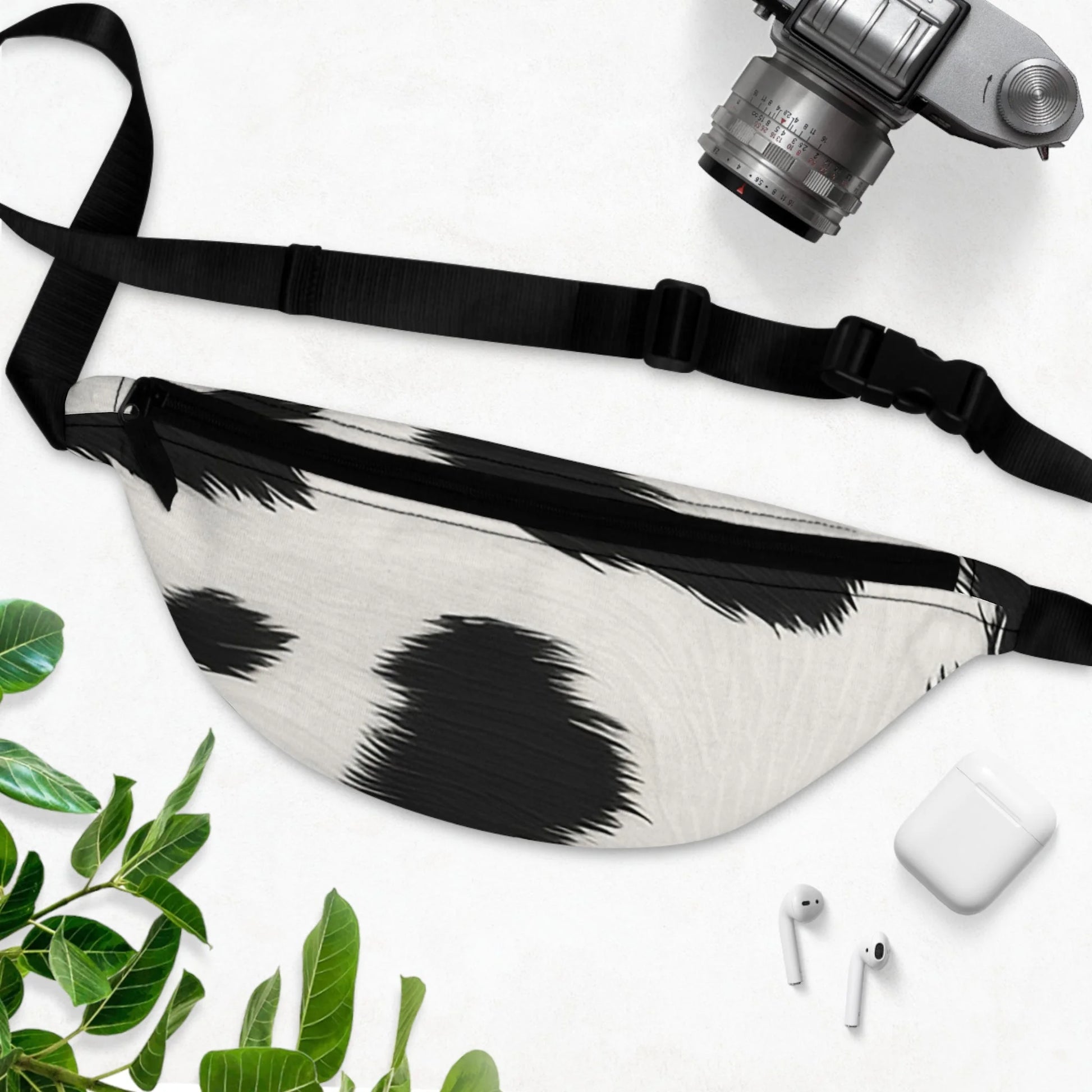 JAKKOUTTHEBXX Art Printed Cow Fanny Pack 2025