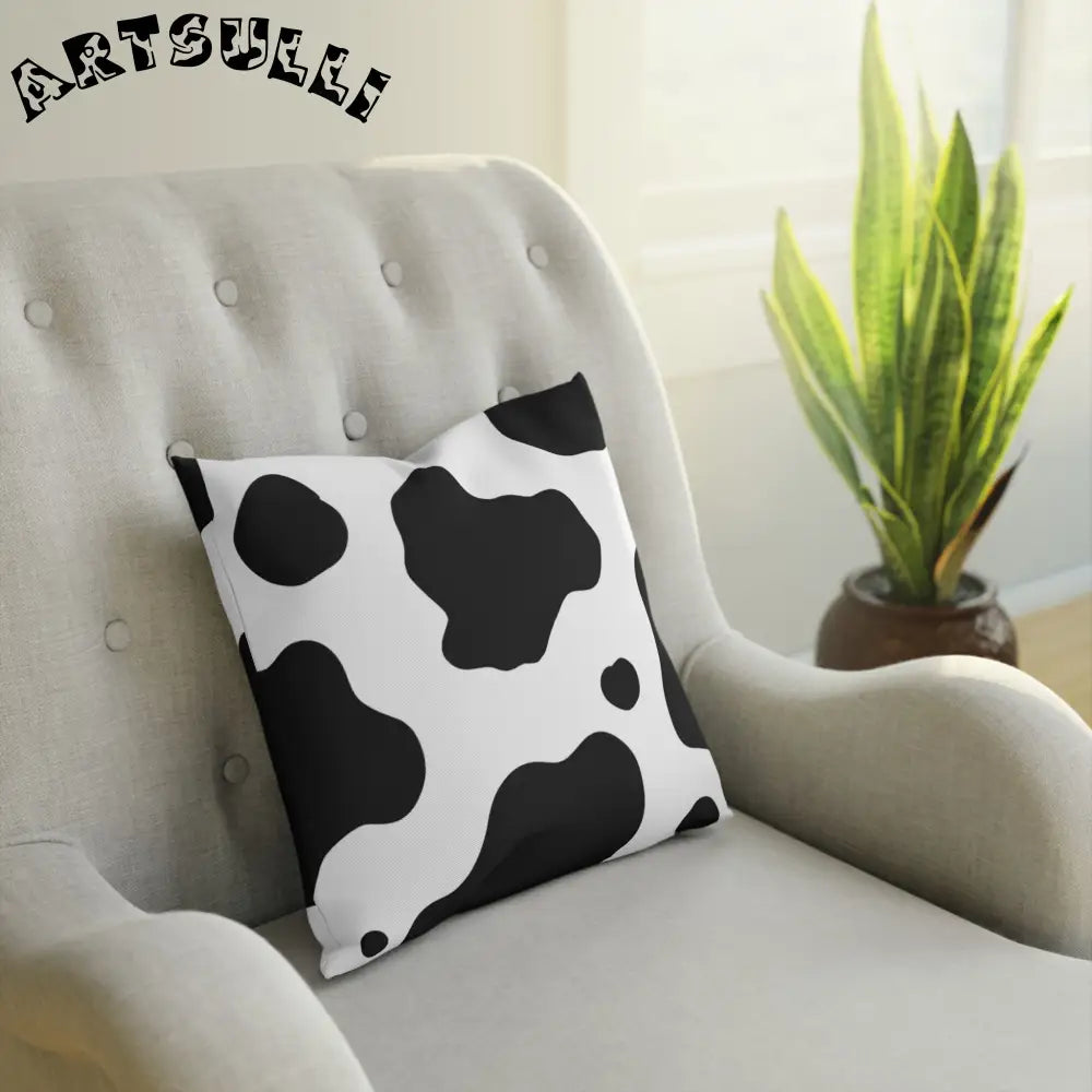 JAKKOUTTHEBXX Classic Cow Print Throw Pillow JAKKOUTTHEBXX Artsulli
