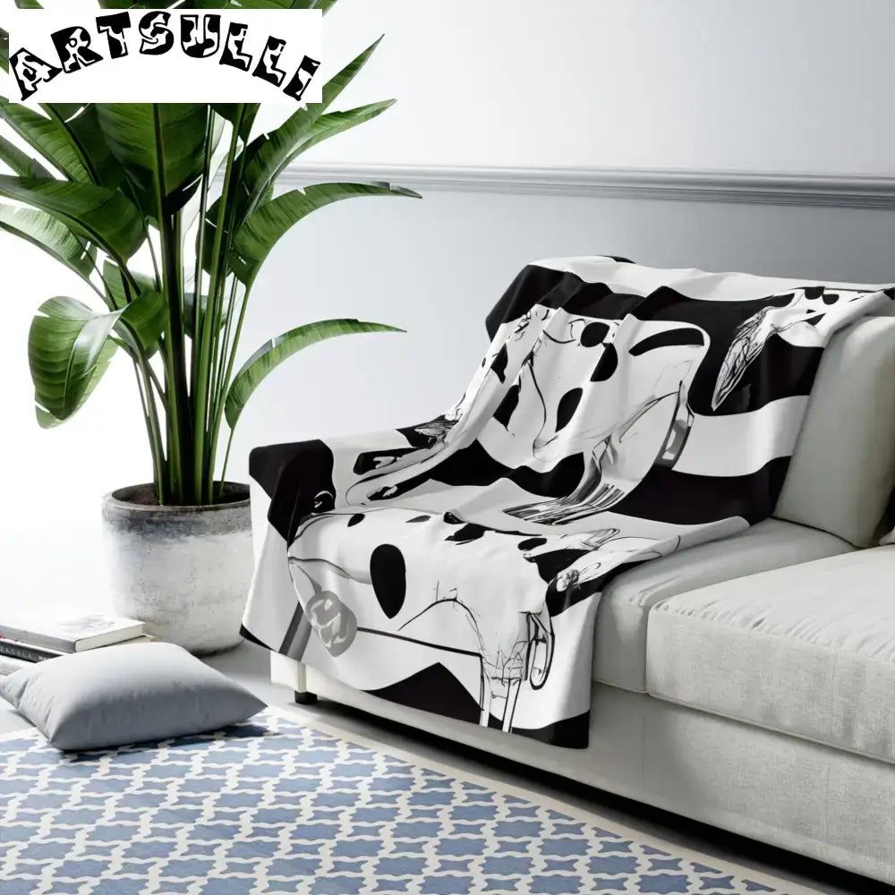 JAKKOUTTHEBXX Cozy Fleece Blanket with Black and White Cow Pattern 2025
