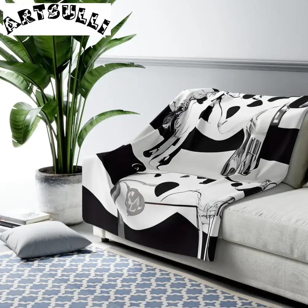 JAKKOUTTHEBXX Cozy Fleece Blanket with Black and White Cow Pattern 2025